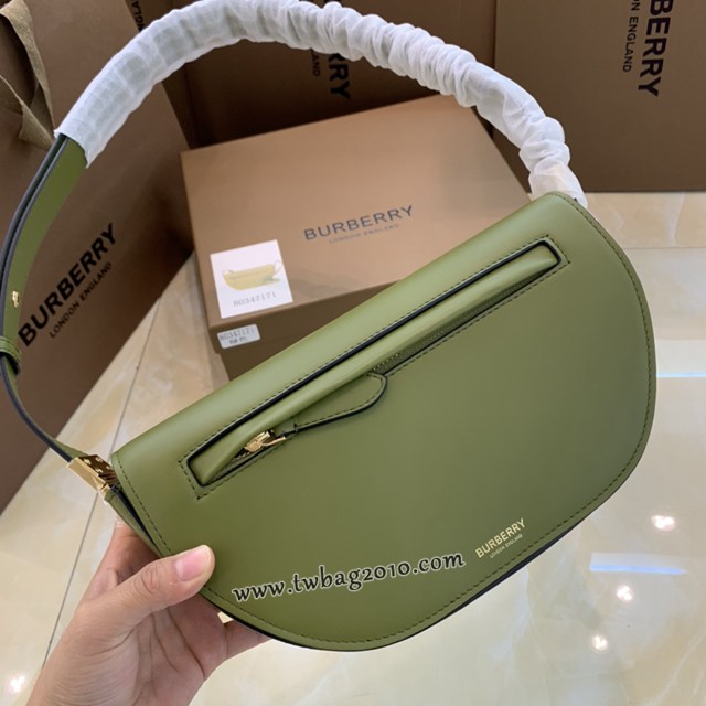 Burberry專門店新款小號最新時秀裝款肩背女包 巴寶莉皮革弧形腋下包 yxb1268
